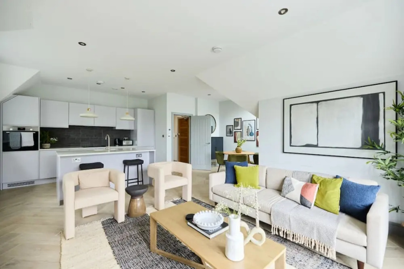 Цены на The Putney Sanctum - Beckoning 2bdr Flat With Balcony в Лондоне