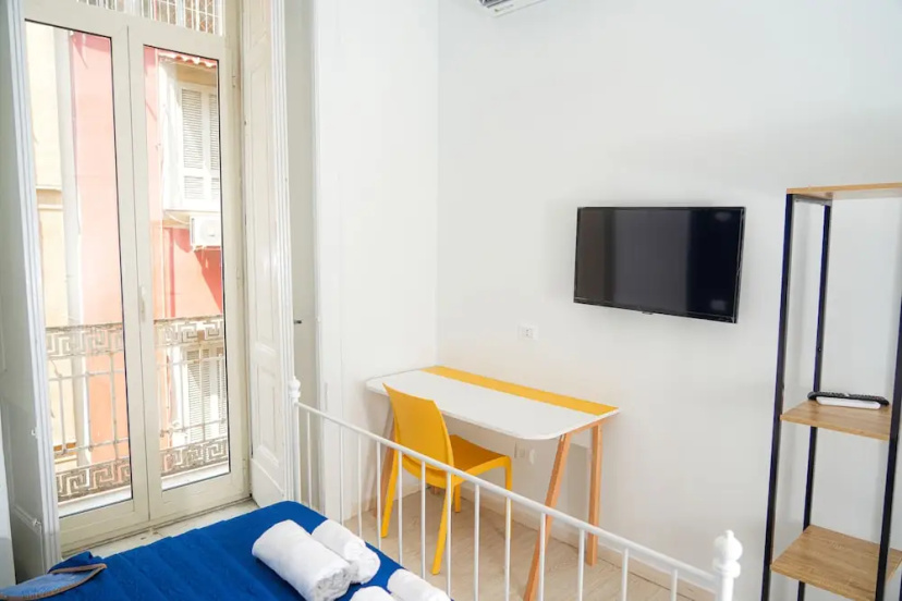 Vulcania Rooms — отель с удобным расположением в Неаполе