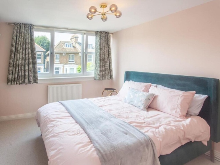 Sunny and Bright 1 Bed Apartment in London — забронировать отель в Лондоне