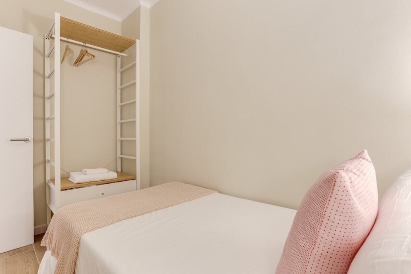 Stylish 4 bed Apt in the Center — отель в Барселоне, Испания