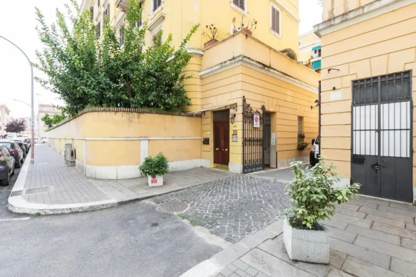 Paola Guest House 3 — отель в Риме, Италия