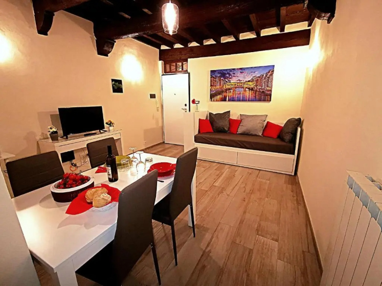 Цены на SANTA CROCE - Splendido Appartamento in pieno Centro a Firenze в Флоренции