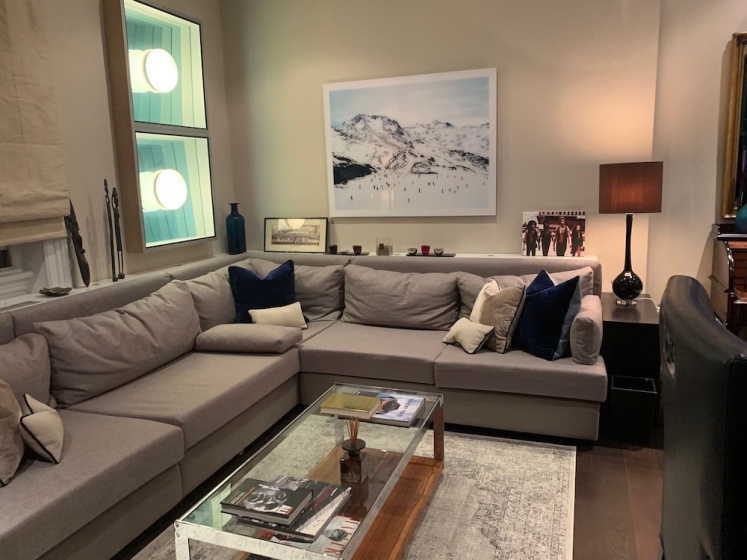 Charming and Full Of Character Apartment — отель с удобным расположением в Лондоне