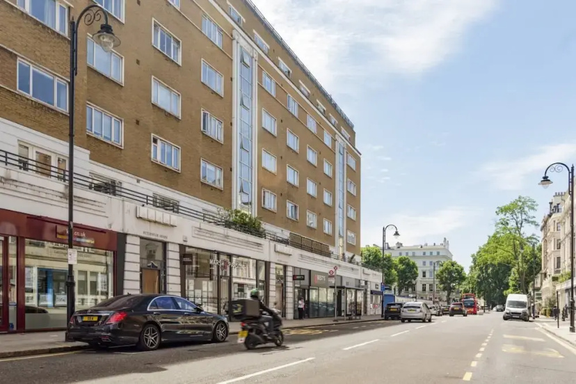 Beautiful 2 Bed 2 Bath Flat in South Kensington — отель с удобным расположением в Лондоне