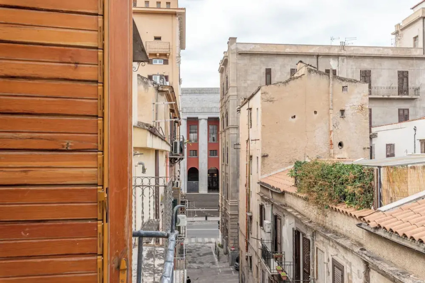Цены на Casa Valverde in Centro Storico в Палермо