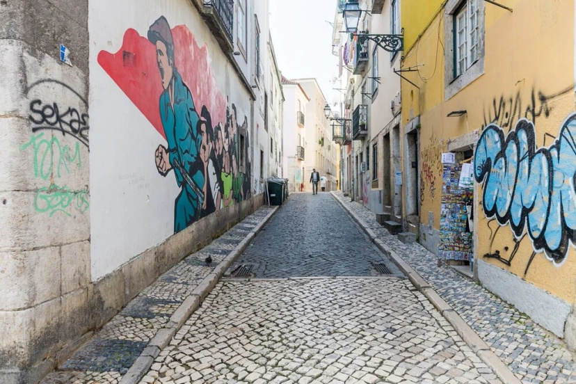 Apartment in the HEART of Bairro Alto — забронировать отель в Лиссабоне