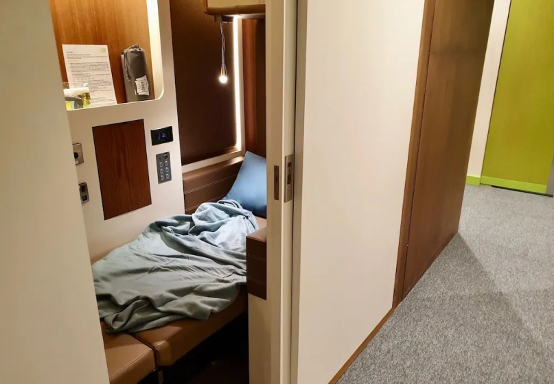 Sleep 'n fly Sleep Lounge, C-Gates Terminal 3 - TRANSIT ONLY — отель в Дубае, Объединенные Арабские Эмираты