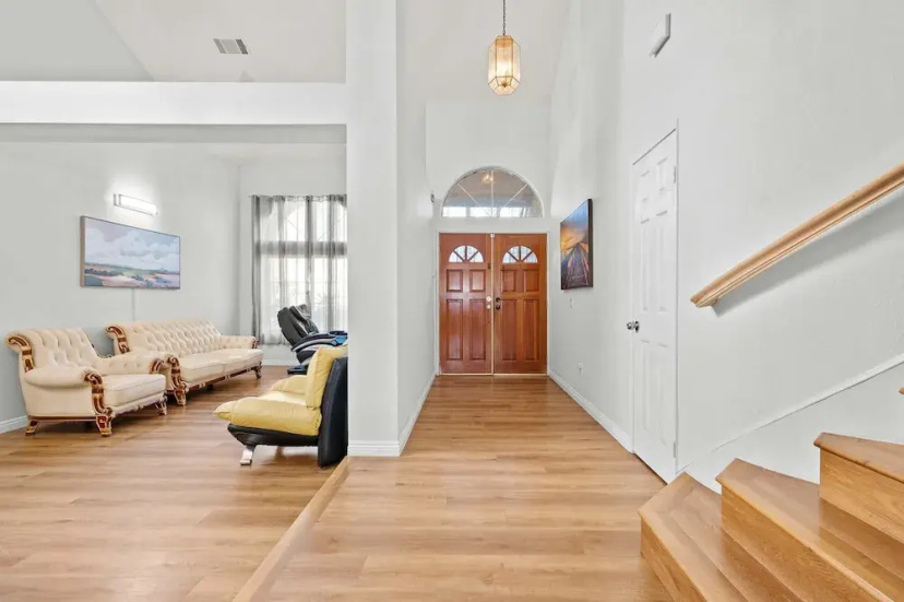 Stylish Home w Full Kitchen Garage Backyard — отель с удобным расположением в Лос-Анджелесе
