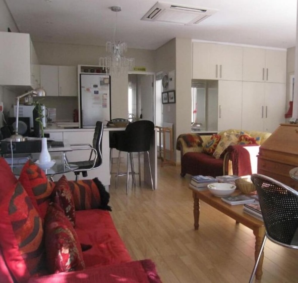 Navona Constantia Guest Cottage — забронировать отель в Кейптауне