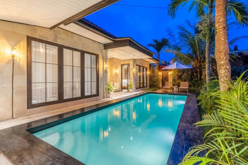 Rumah Villa by Evdekimi - Quiet Ubud Escape with Pool and Outdoor Lounge — отель с удобствами в Убуде