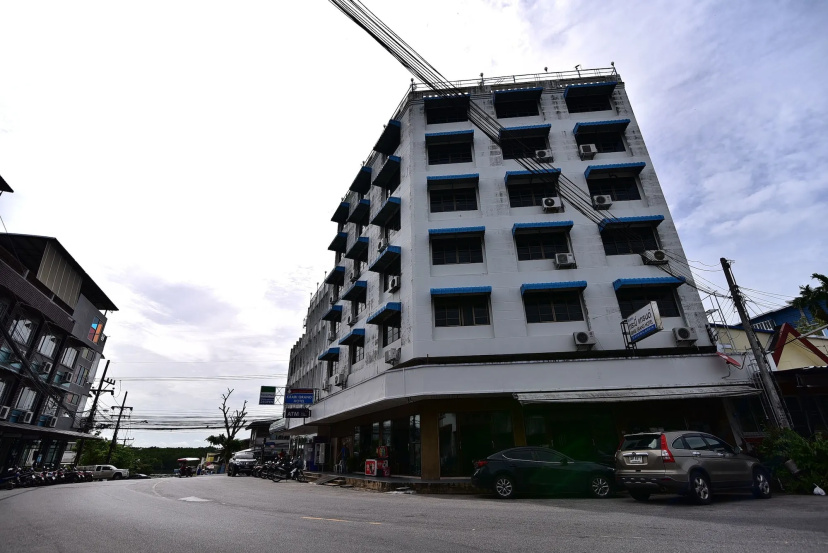 Krabi Grand Hotel — отель с удобствами в Краби