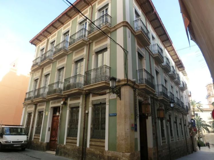Hostal Les Monges Palace — всё о проживании в Аликанте