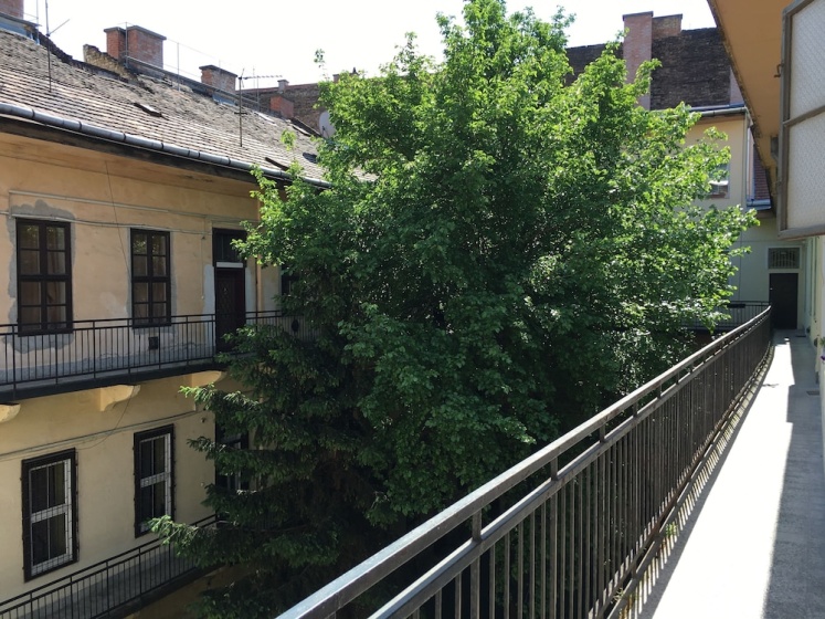 Hi5 Apartments - Ruin Bar District — комфортный отель в Будапеште