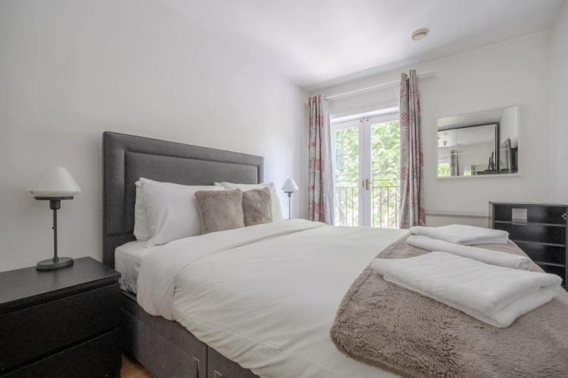 Bright 1 Bedroom Flat in Kensington Olympia — забронировать отель в Лондоне