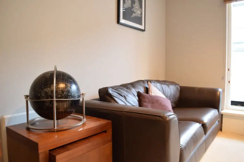 Lovely 2 Bedroom Apartment in Putney — отель с удобным расположением в Лондоне