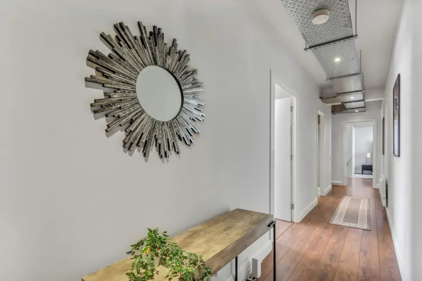 Three Bedroom Apartment in City Reach — отель с удобным расположением в Лондоне