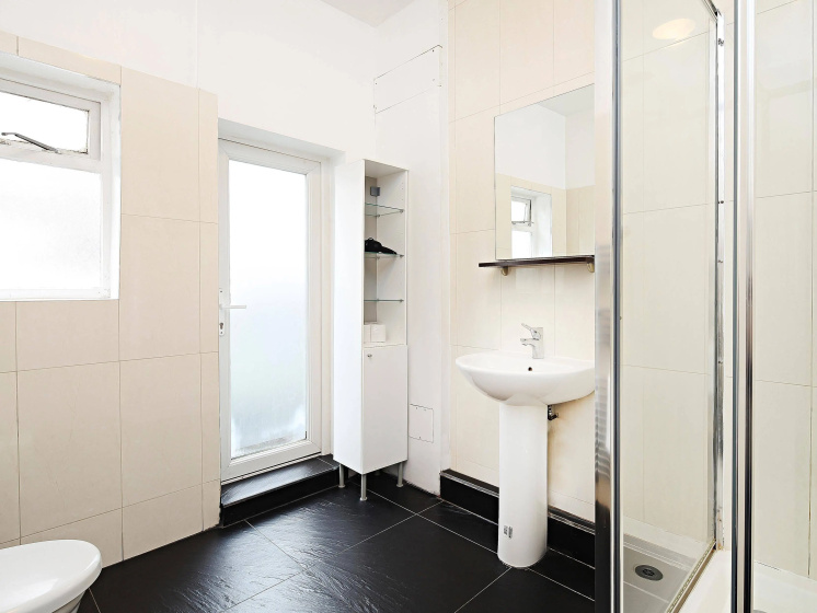 Zoly Apartment - Se1 London — комфортный отель в Лондоне
