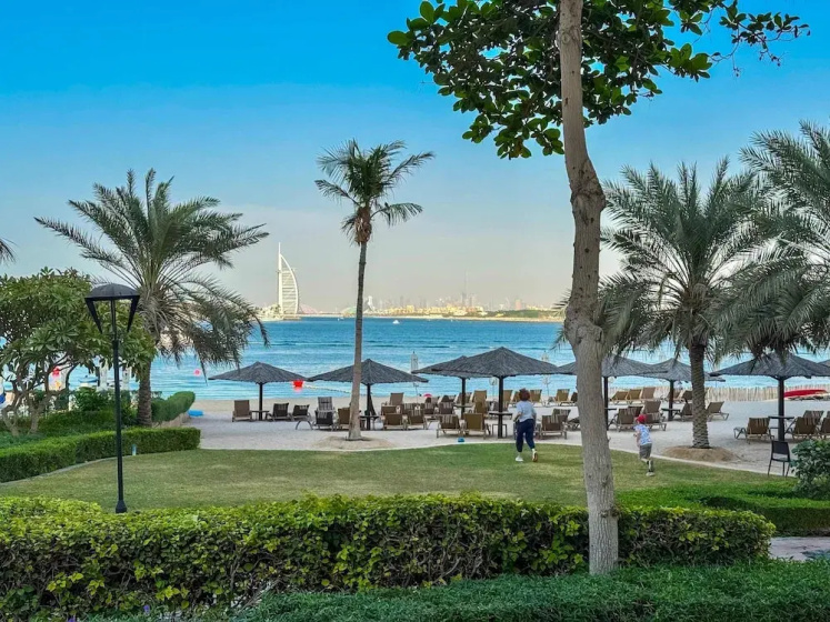 Upgraded 2BR Apartment at the Beach - Shoreline 1 — отель в Дубае, Объединенные Арабские Эмираты