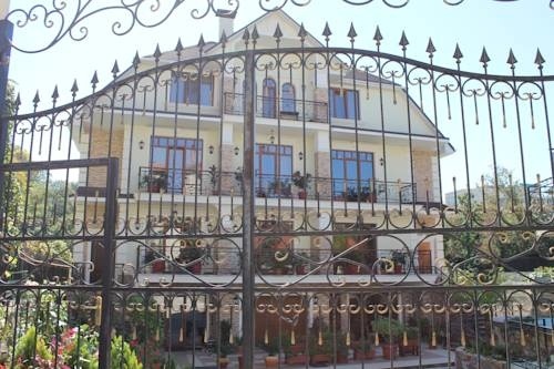 Цены на Династия в Сочи