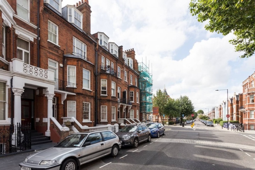 Delightful 1 bed Apartment in Shepherd's Bush — отель с удобствами в Лондоне