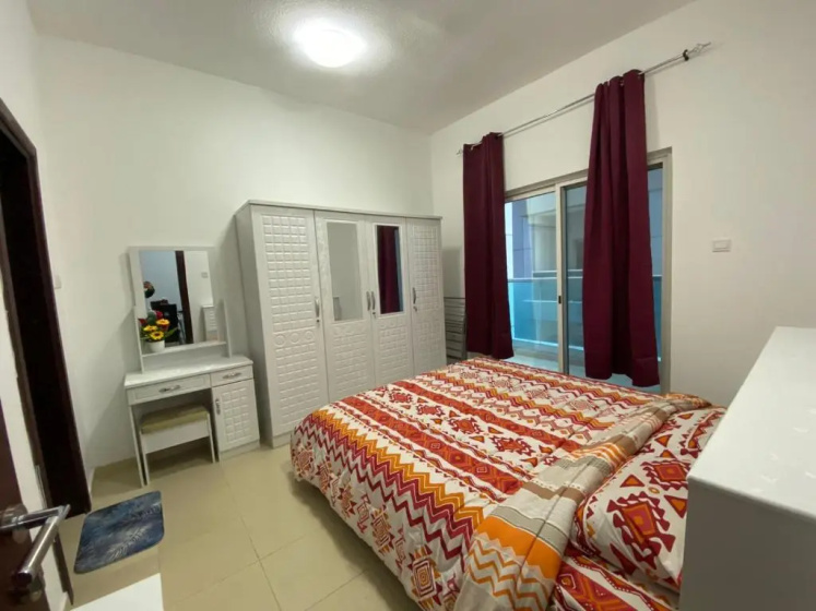 Lovely 1-bedroom Apt with free Parking on premises — отель с удобствами в Аджман
