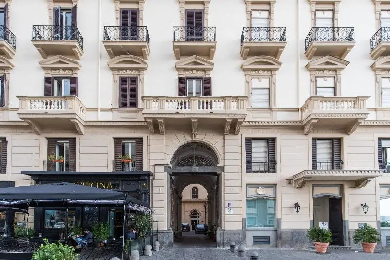 Apartamentos Lungomare — отель с удобствами в Неаполе