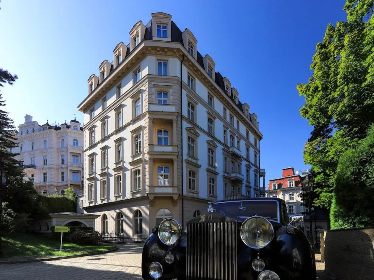 Сравните цены на Hotel Kralovska Vila в Карловых Варах