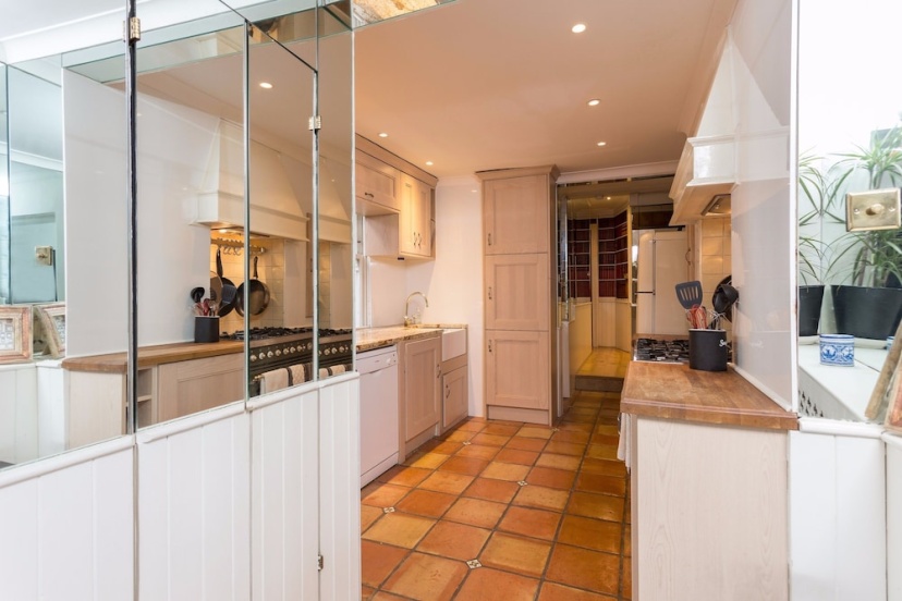 2 Bedroom Garden Apartment near Wimbledon — отель в Лондоне, Соединенное Королевство