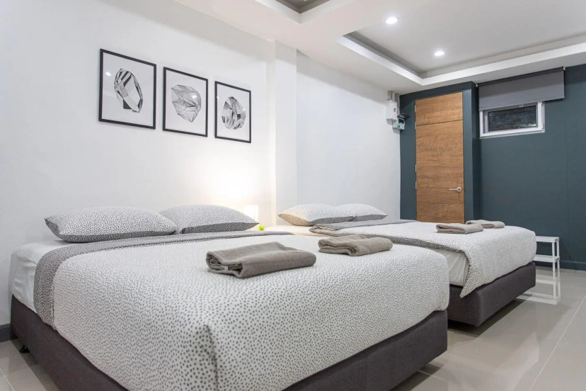 P1 Silom Pan large room full kitchen WIFI 4-6pax — отель в Бангкоке, Таиланд