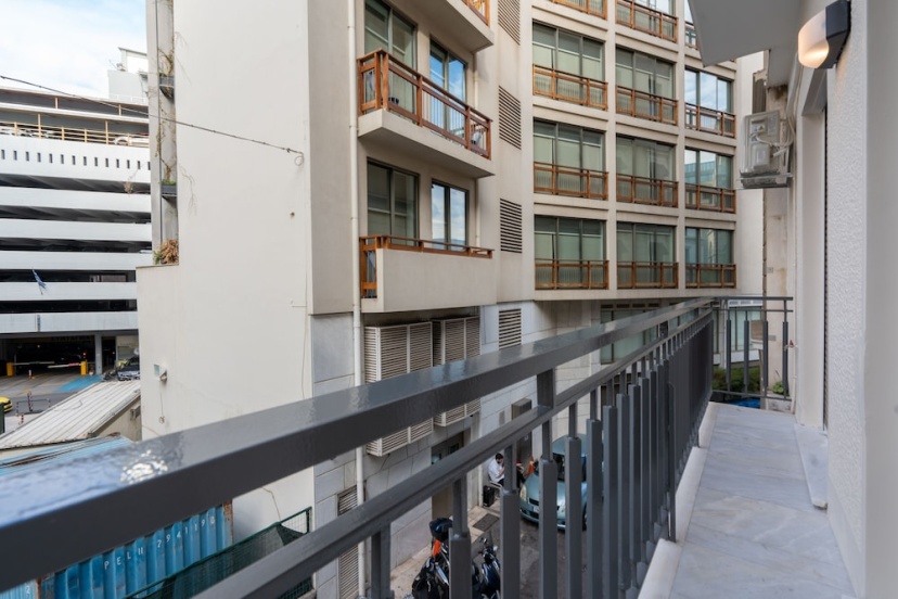 Unique 2bdr aprtm - steps to Plaka — комфортный отель в Афины