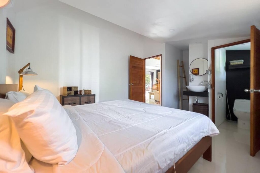 Pool Villa Bangrak, 2 mins to beach!!!! — отель с удобным расположением в Кохе