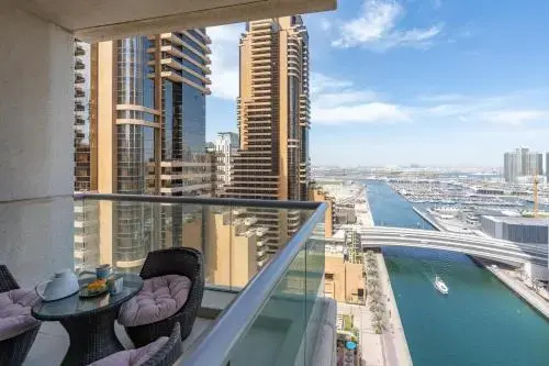 Vacay Lettings - 2BHK with Dubai Marina & Giant Wheel Views — забронировать отель в Дубае