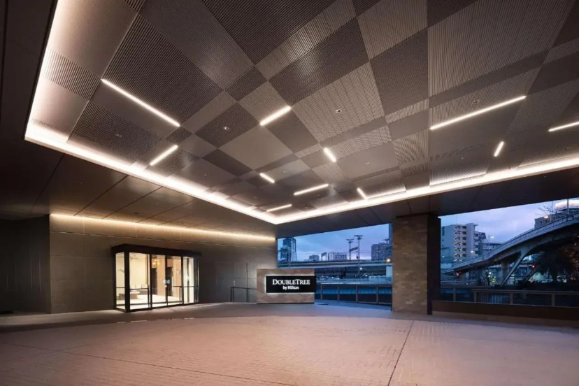 Сравните цены на DoubleTree by Hilton Osaka Castle в Осаке