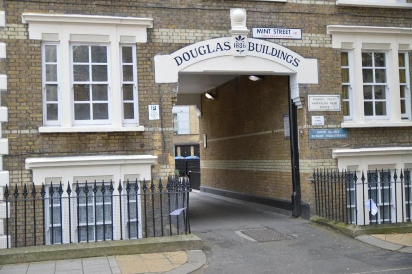 London Borough Station Apartment — отель с удобствами в Лондоне