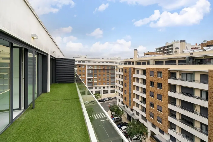 Urban Retreat W/Parking, Elevator & Ac By Benfica Stadium — отель с удобствами в Лиссабоне