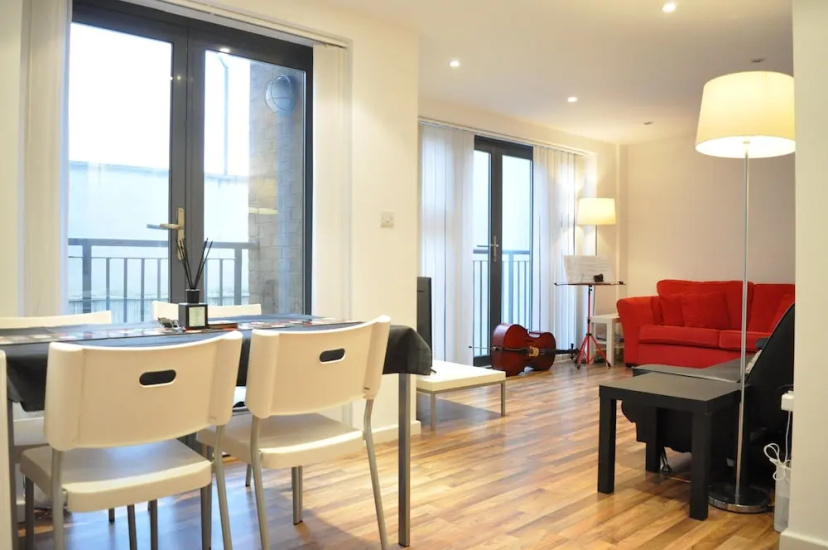 Modern 1 Bedroom Apartment in Central Location London — отель с удобным расположением в Лондоне