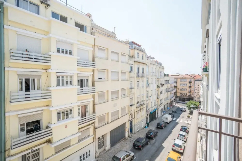 Colorful and Bright 3 Apartment 3 — отель в Лиссабоне, Португалия