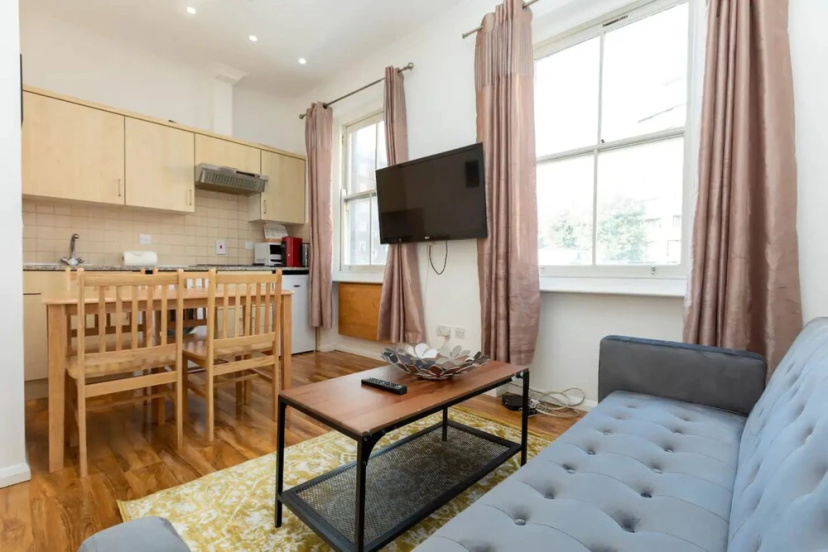 Centrally Located 1 Bedroom Apartment Near Paddington — забронировать отель в Лондоне