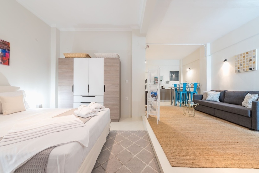 Stylish and Spacious Koukaki Apartment by Cloudkeys — отзывы гостей и цены
