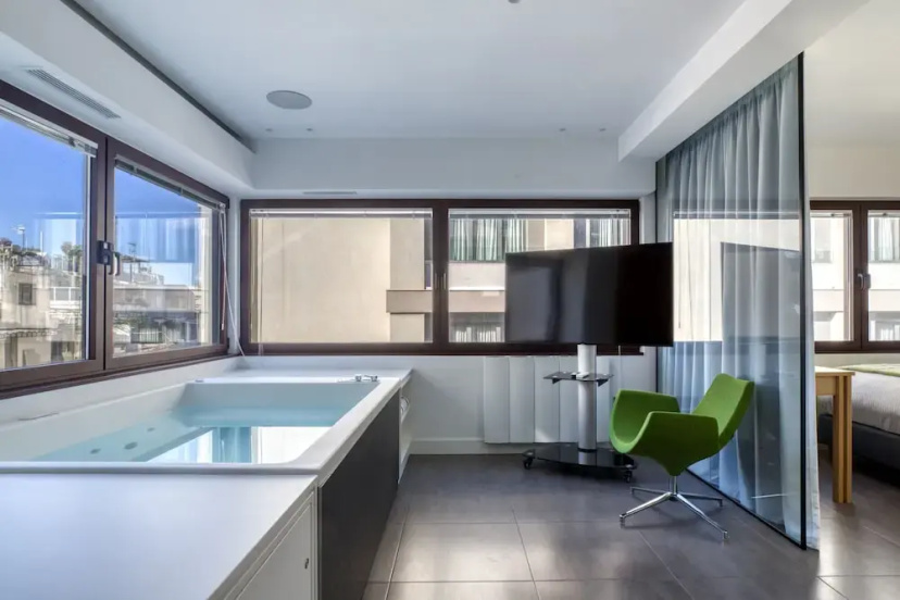 GSM Elevated Luxury Suites — комфортный отель в Афины