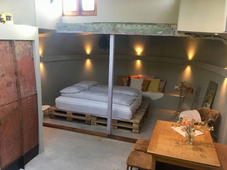 Houseboat Tante Piet 2 — отель в Амстердаме, Нидерланды