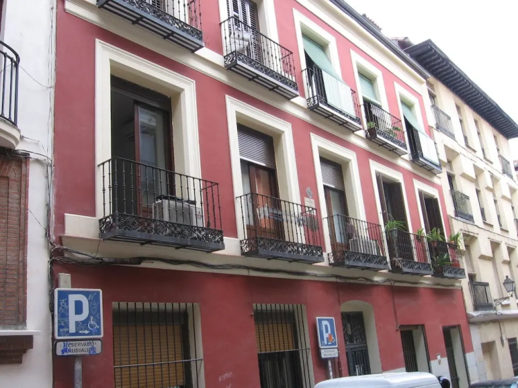 Apartamentos MLR Paseo del Prado — комфортный отель в Мадриде