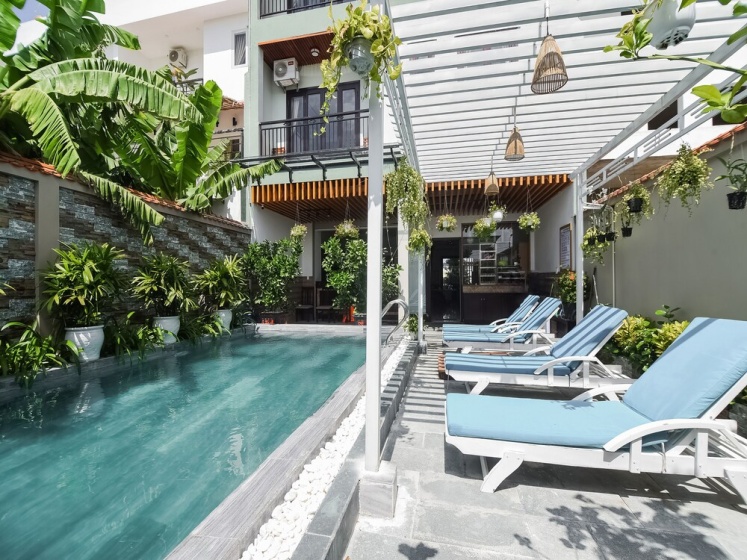 Royal Tourist Villa by OYO Rooms — отель с удобствами в Дананге