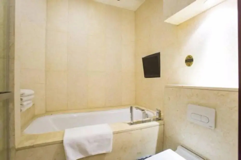 Цены на YuLife Apartment - Beijing Xiaoyunli No8 в Пекине
