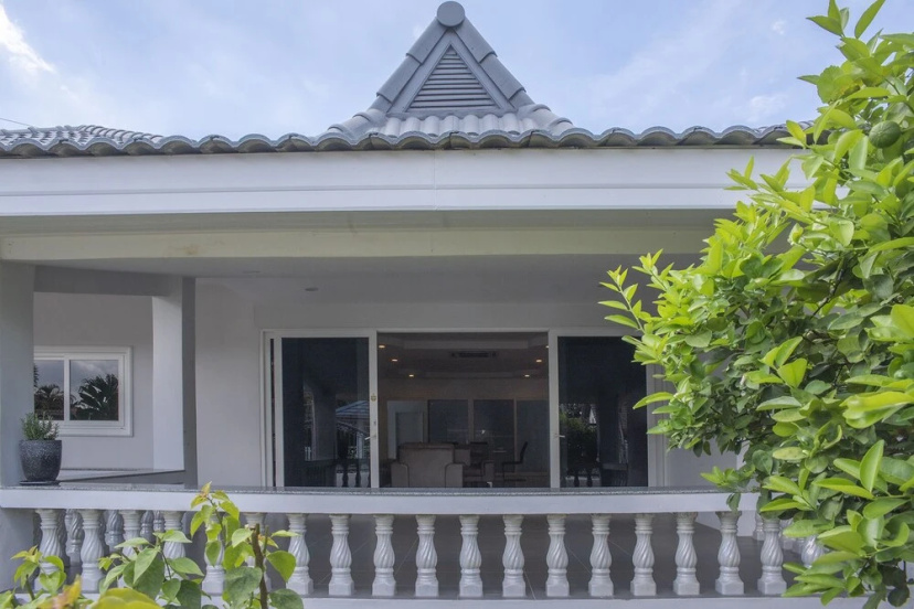 6 Bedroom Tropical Pool Villa - V6 — отель с удобным расположением в Паттайе