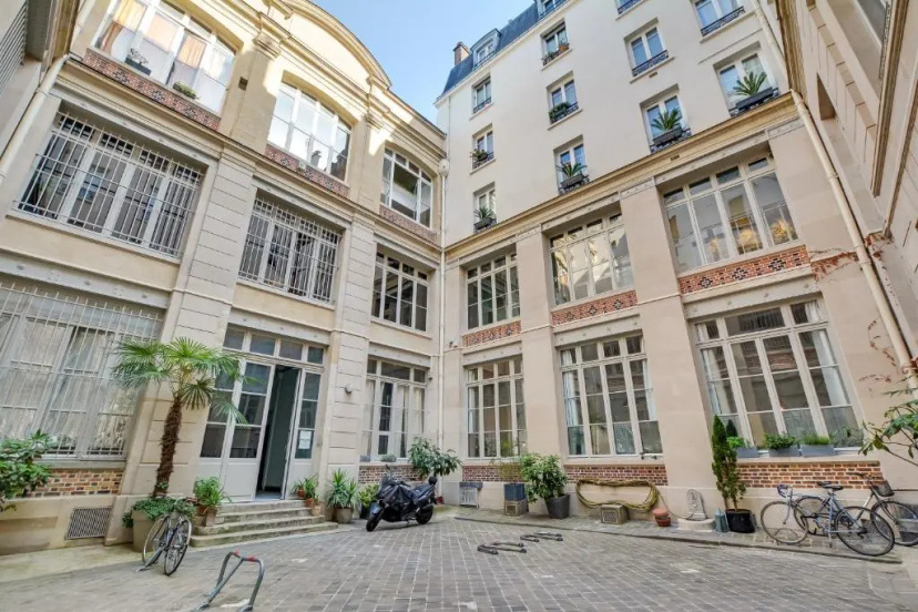 Pick A Flat's Apartment in Porte Saint Denis - rue d'Hauteville — забронировать отель в Париже