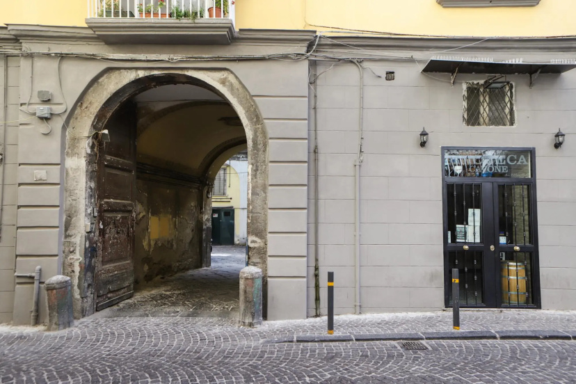 Liberty Apartment in Palazzo Diaz by Wonderful Italy — отель в Неаполе, Италия