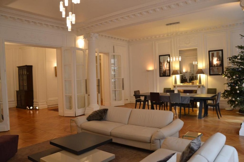 Prestigious Appartement Trocadero — забронировать отель в Париже