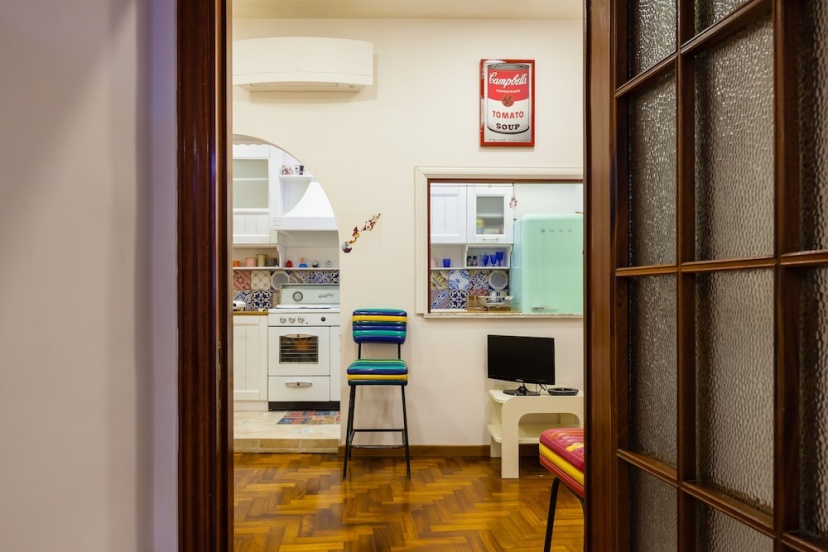 Apartment - Corso V. Emanuele VI BH 90 — отель с удобствами в Неаполе