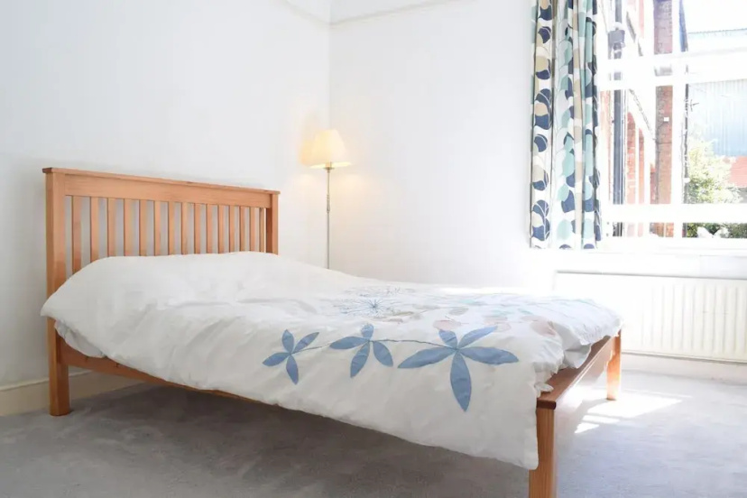 Цены на Stunning 2 Bedroom Flat In Balham With Private Garden в Лондоне